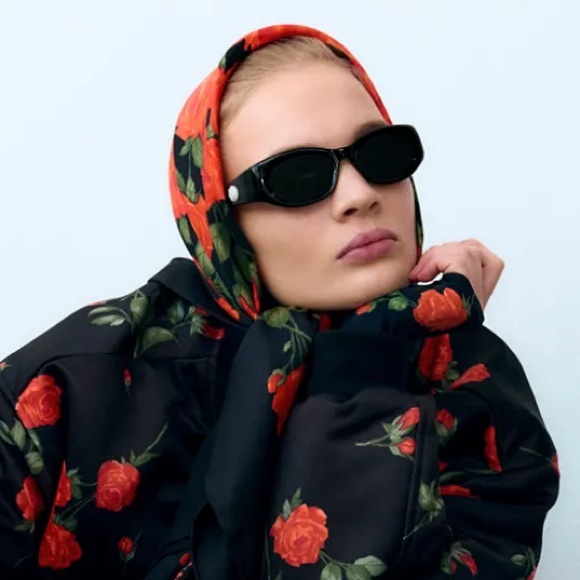 Magda Butrym x H&M Oval Black Sunglasses with Rose Motif. New, never used. - Picture 10 of 15